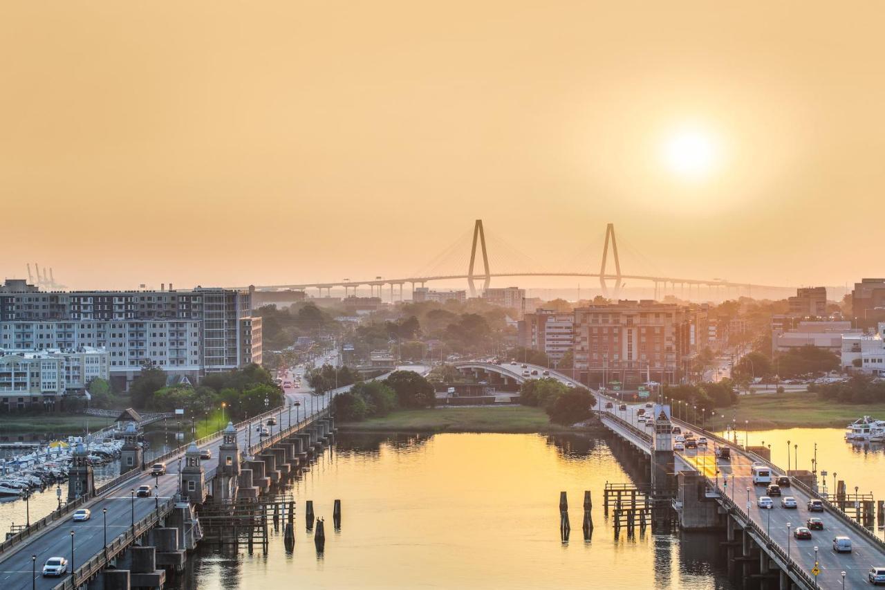 Holiday Inn Charleston-Riverview, An Ihg Hotel Exterior foto